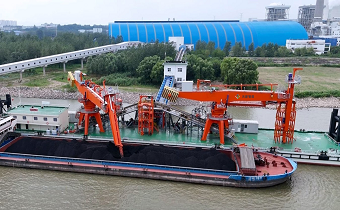 國(guó)內(nèi)首臺(tái)套！華新機(jī)電天新研究院自研卸煤浮式螺旋卸船機(jī)在國(guó)能池州投運(yùn)